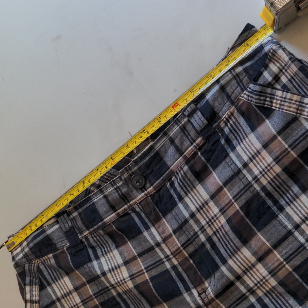 EUC WOMEN'S PLAID SHORTS - Picture 3 of 8